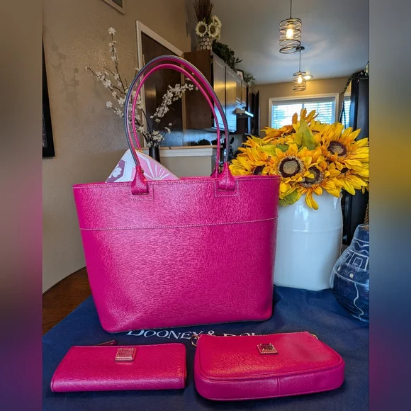 Dooney & Bourke Beacon, Saffino Leather Tote Set in Fushia-EUC - Picture 5 of 12